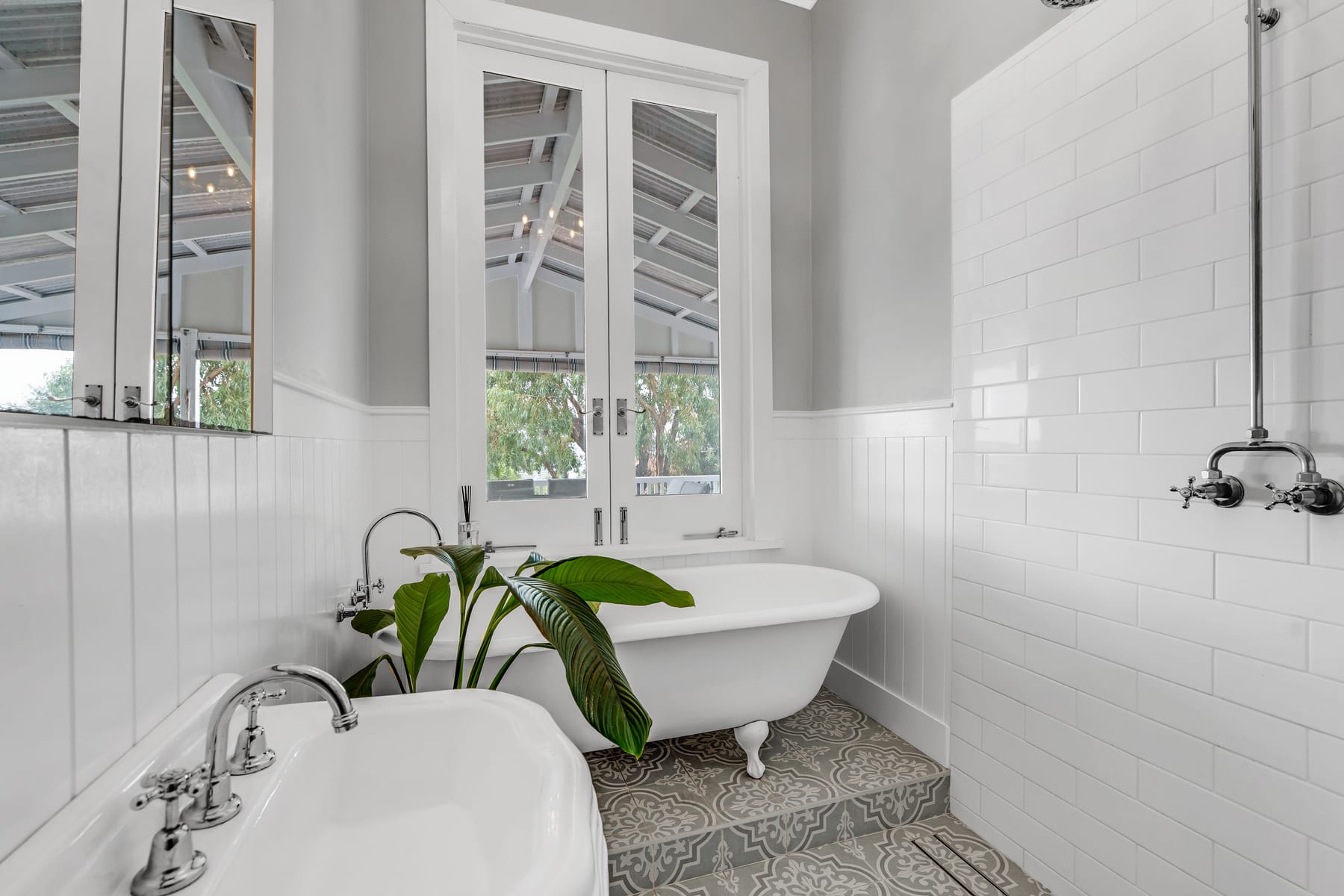 Bright detailed bathroom